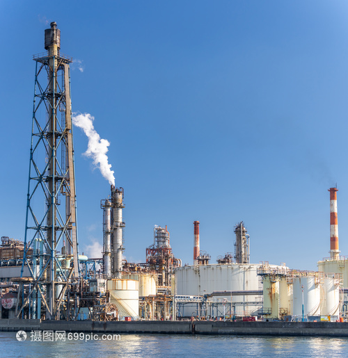 位于日本東京附近的川崎市的化工廠,煙氣來(lái)自煙囪